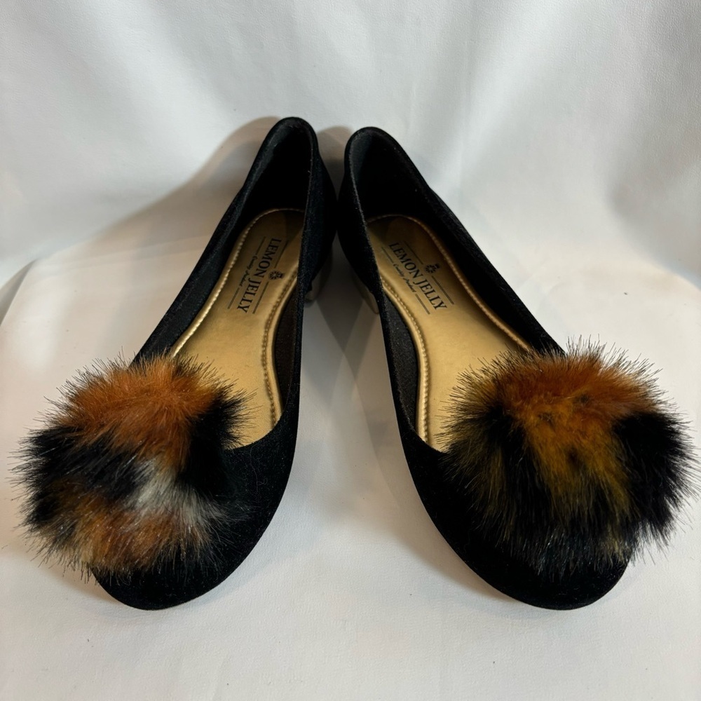 LEMON JELLY Sz 37 Ballet Flats with Decorative Fuzzy Faux Fur Pompoms Round Toe